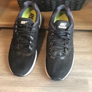 Women’s Nike soon Pegasus 33 size 9